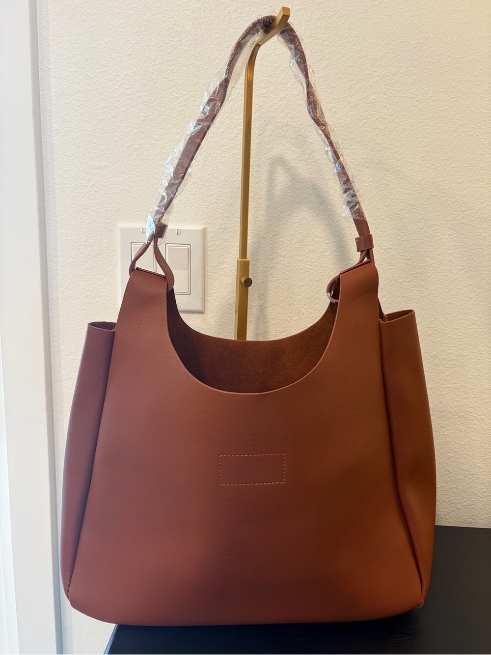 New without Tags Neiman Marcus minimalist hobo shoulder bag - Picture 2 of 7